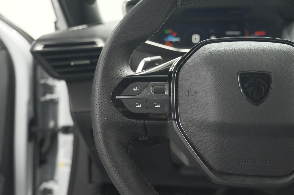 Peugeot 2008 puretech 130 eat8 gt | camera | apple carplay | parkeersensore