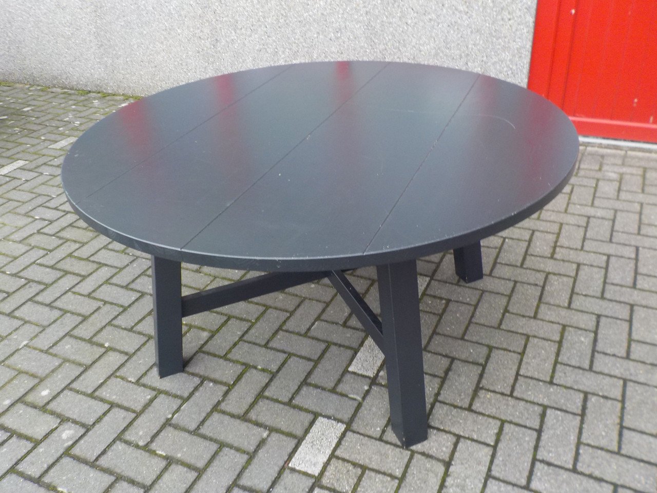 Stevige grote ronde eettafel in goede staat diameter 150 cm
