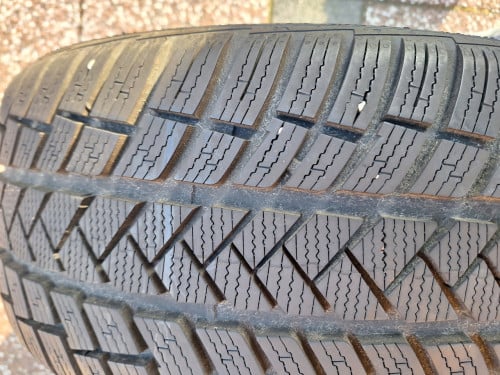 Winterbanden op velg 235/45 R18
