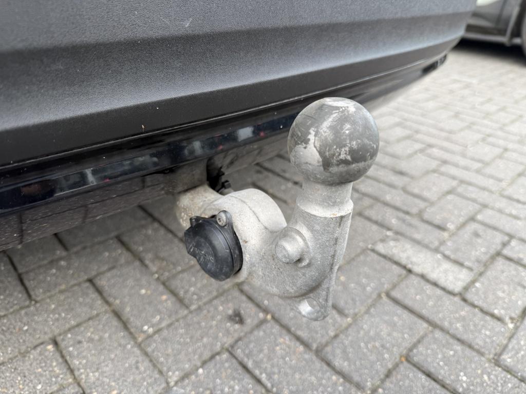 Volvo XC40 t5 262pk recharge r-design| adap.cruise| trekhaak| camera| elek.