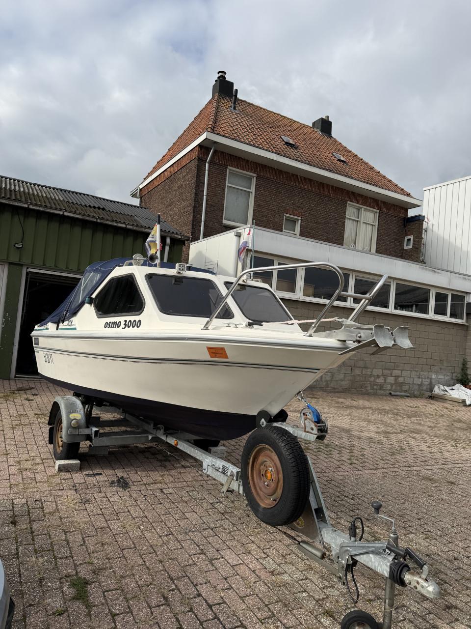 Te koop: Beekman 490 kajuitboot met Mercury 30 PK buitenboordmotor!