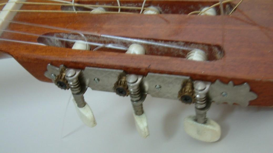 Gitaar  Spanje  goede klank  50 euro incl tas