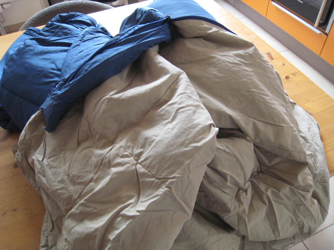 Voor de echte kampeerders: eenden-donzen slaapzakken.