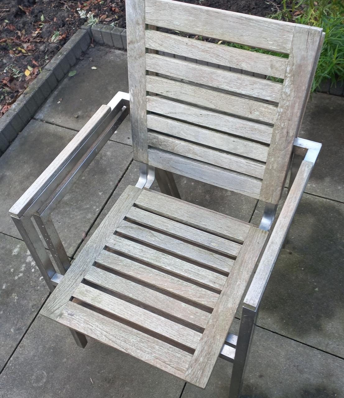 Tuintafel + 2 bijpassende stoelen