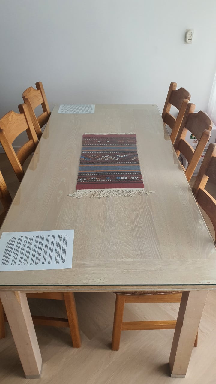 EETTAFEL MET STOELEN