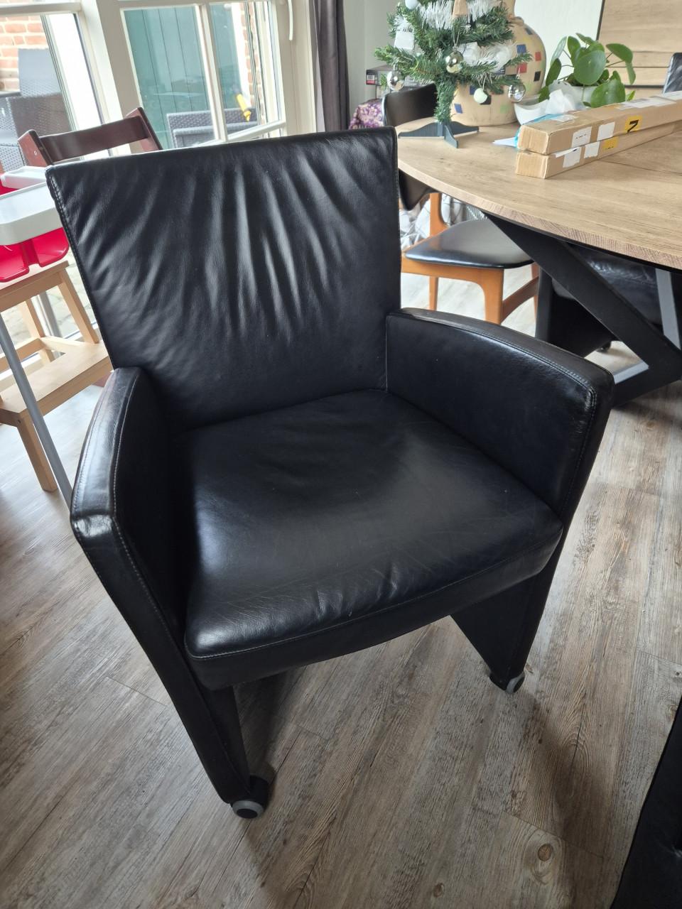 Zwart leren eetkamerstoelen