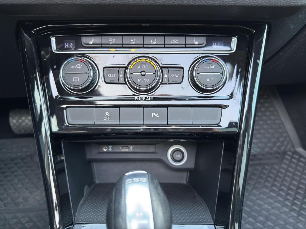 Volkswagen Touran 1.4 tsi highline 7p | panoramadak | camera | wegklaptrekh