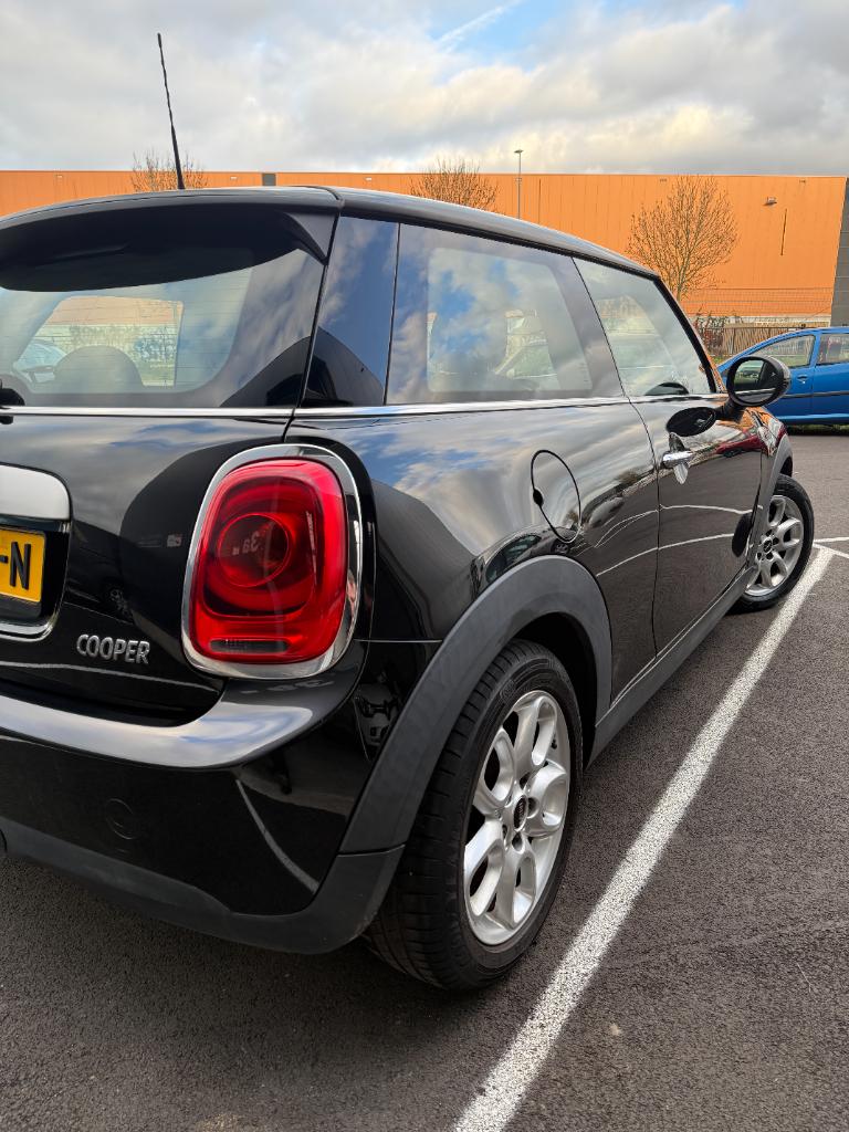 Mini Cooper 1.5 - business