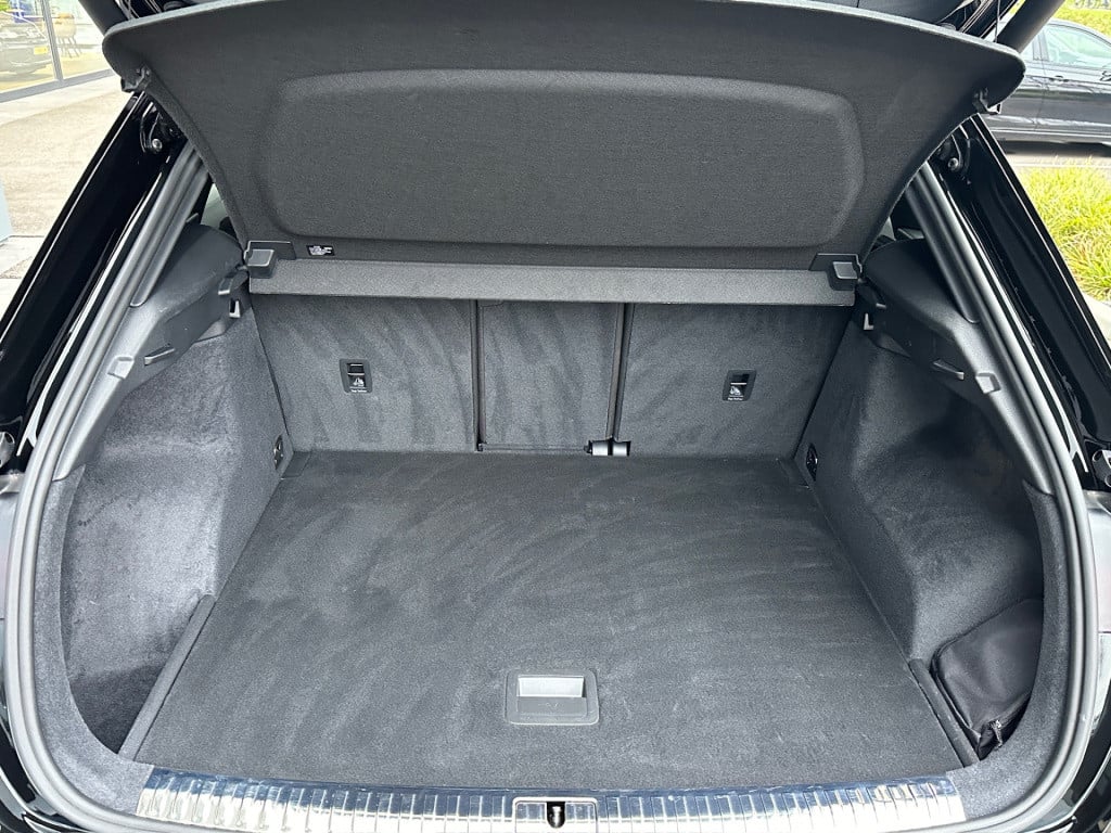 Audi Q3 35 tfsi s-line | panoramadak | zwart optiek | trekhaak | camera | e