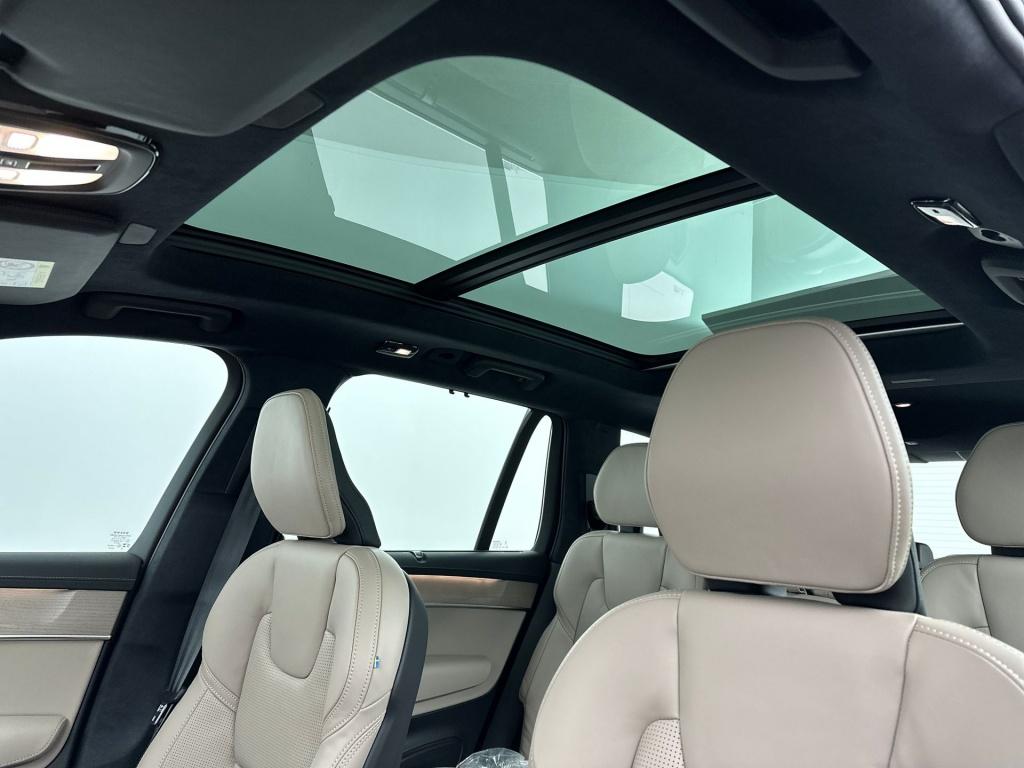 Volvo XC90 ultra bright recharge plug-in hybrid awd