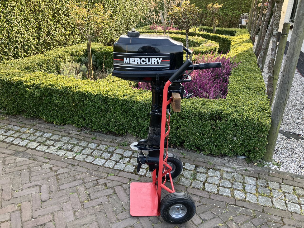 Rubberboot met 4 pk buitenboordmotor 2 takt.