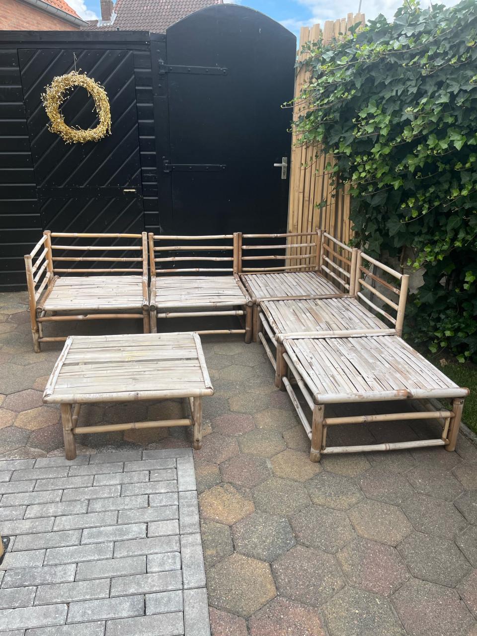 Bamboe tuinset met creme witte kussens te koop