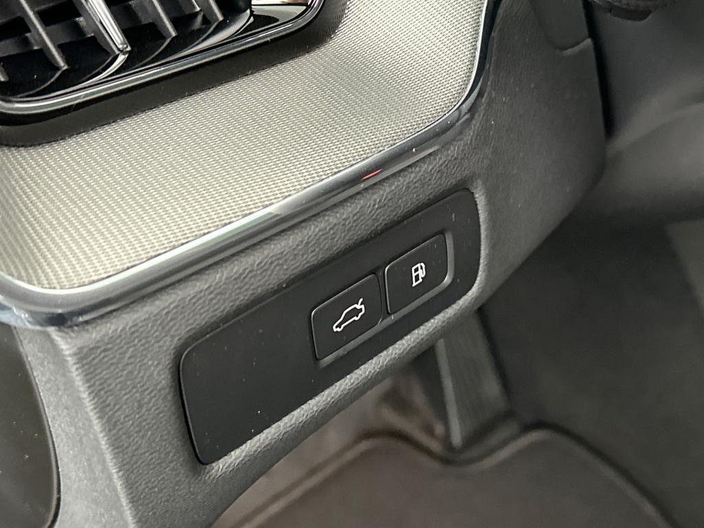 Volvo XC60 t8 awd ultra dark executive edition