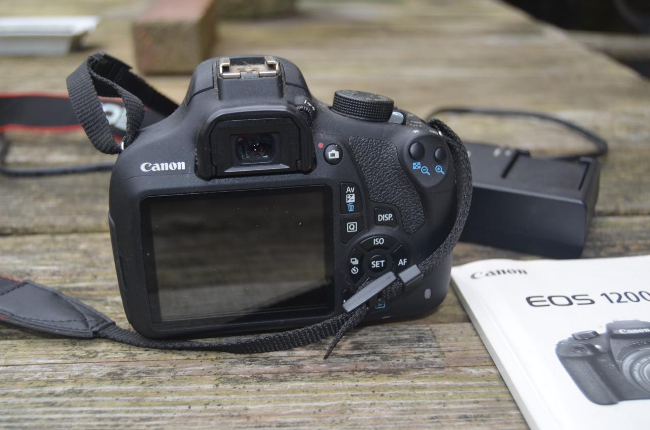 Canon EOS 1200D +2 Accu's