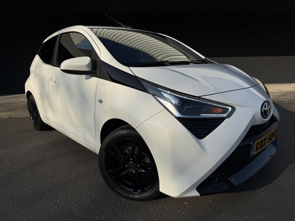 Toyota Aygo 1.0 x-play - 22.000km - dealeronderhouden - carplay -