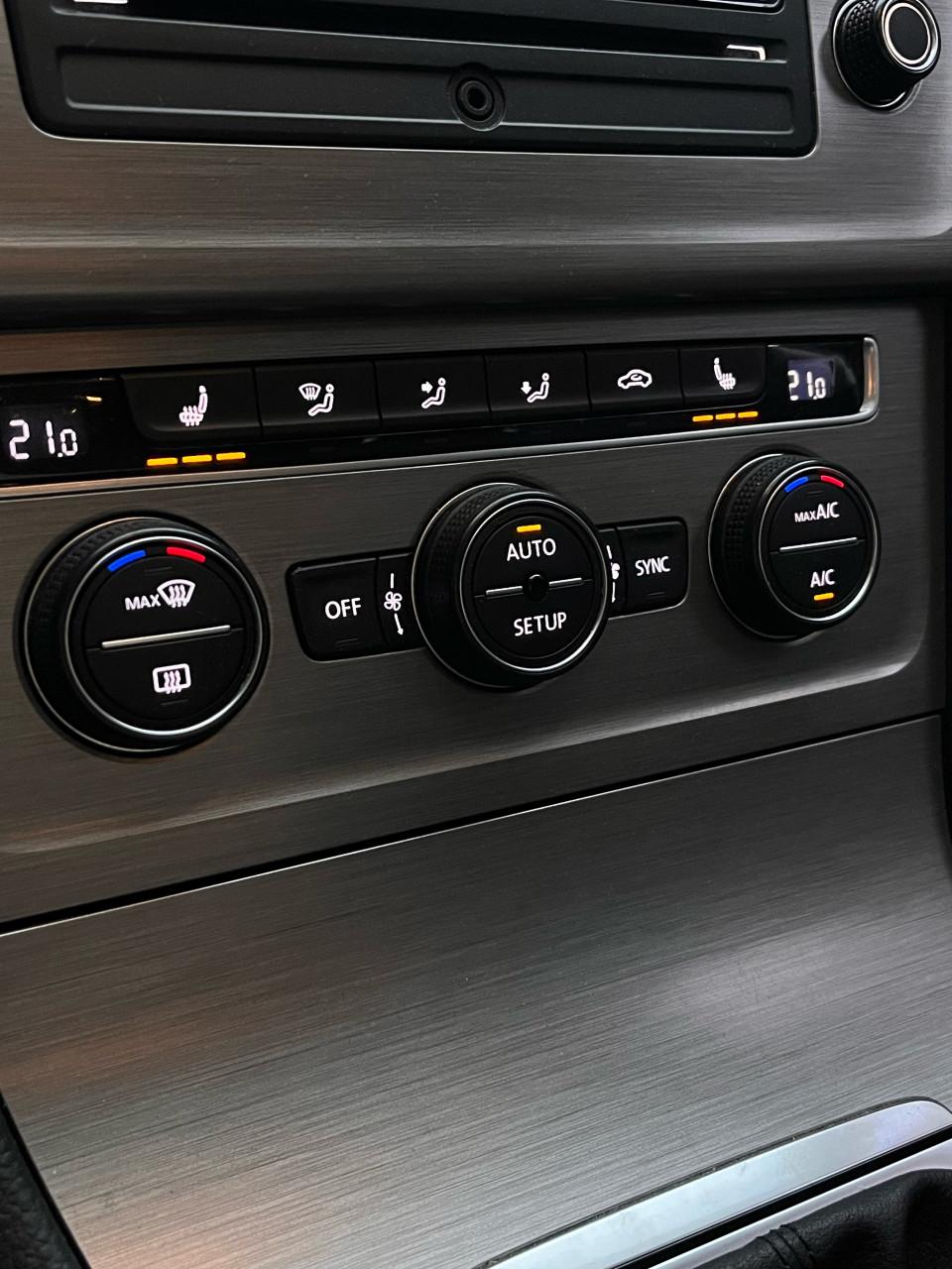 Volkswagen Golf 1.2 TSI Parelmoer Wit met panorama schuifdak