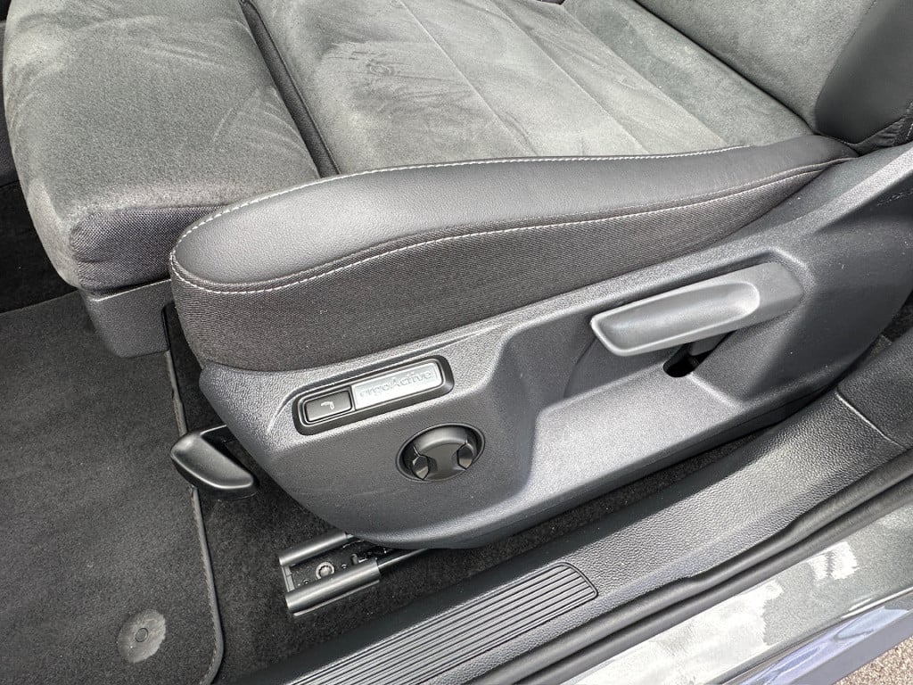 Volkswagen T-roc 1.5 tsi 150pk dsg style | trekhaak | navi | iq light | ada