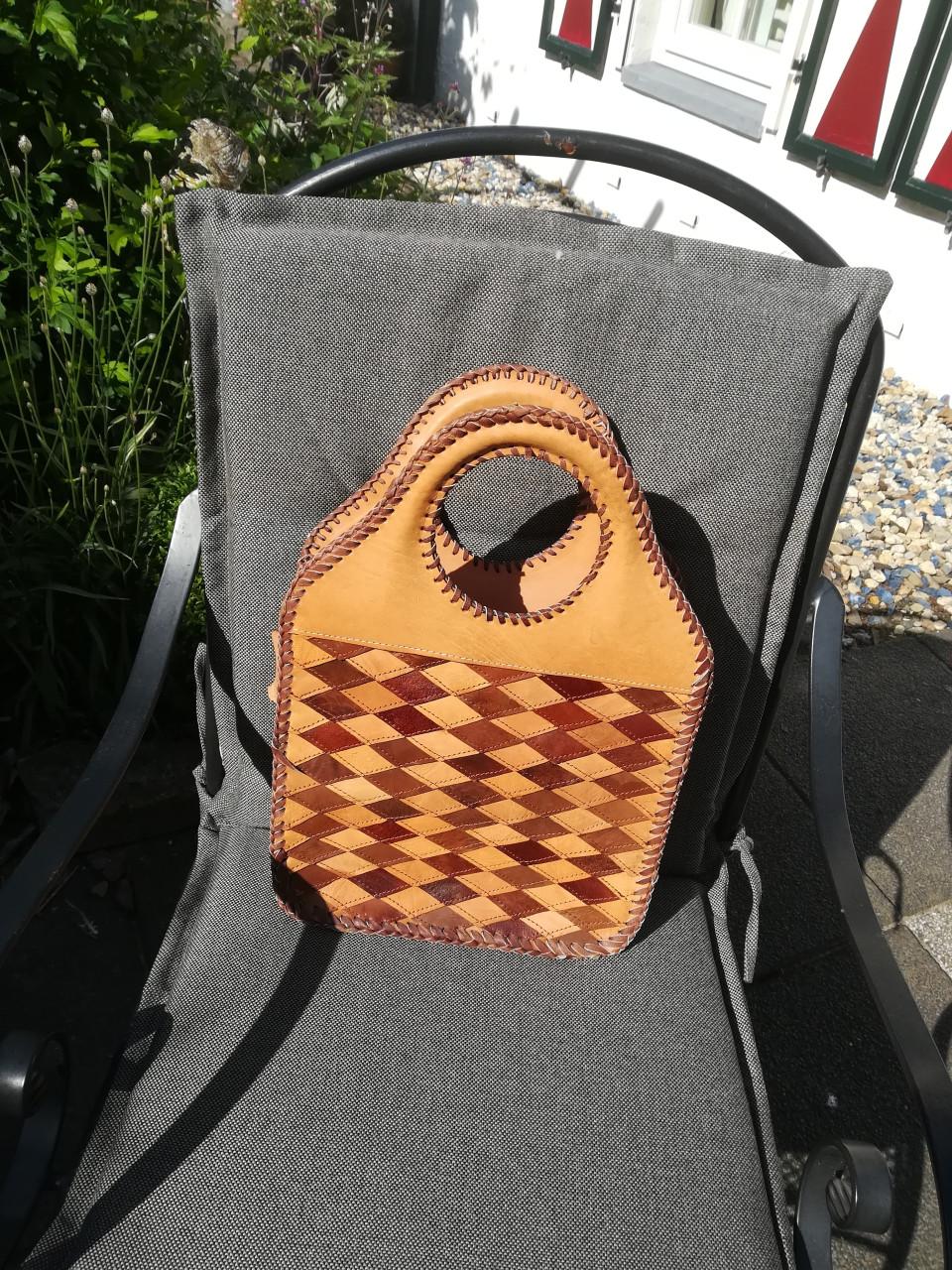 Vintage Hand made lederen tas.............