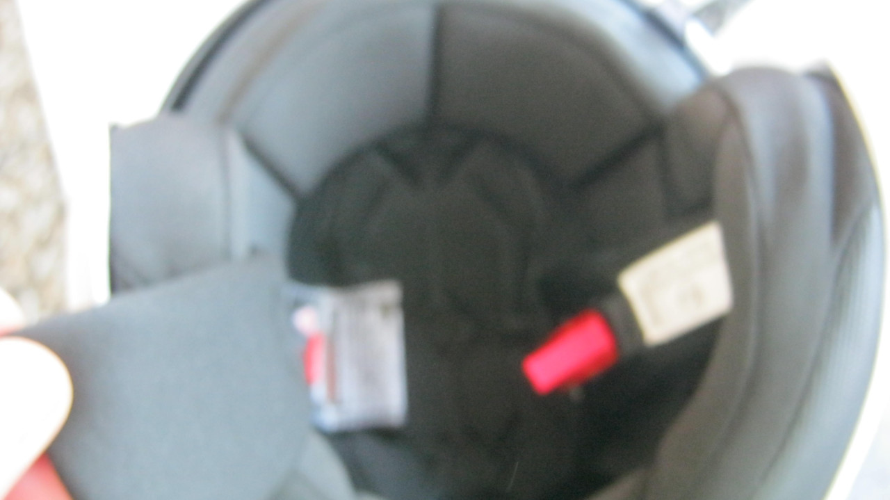 NIEUW HELM MET INGEBOUWT VISIER VOOR 30 EURO