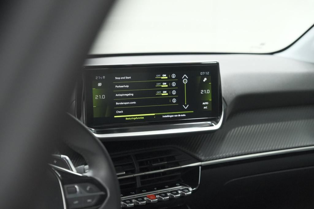 Peugeot 208 puretech 100 eat8 allure pack | keyless | camera | navigatie | 