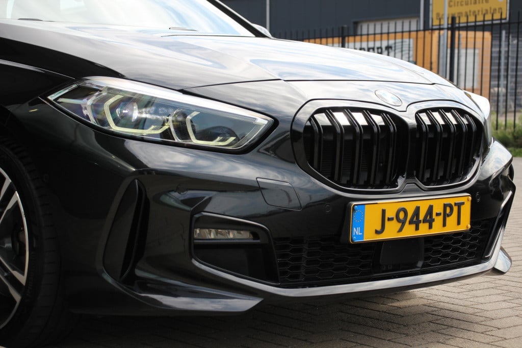 BMW 1 Serie 118i m-sport | digitale cockpit | leder | camera | dab