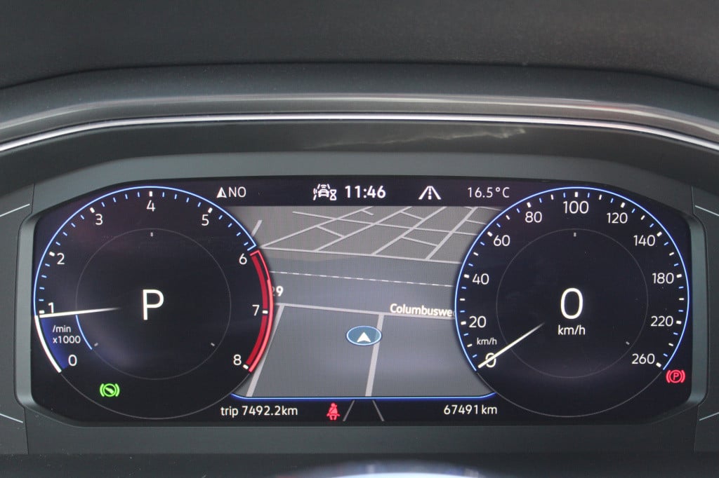 Volkswagen T-roc 1.5 tsi r-line | acc | navi | camera | dsg | trekhaak