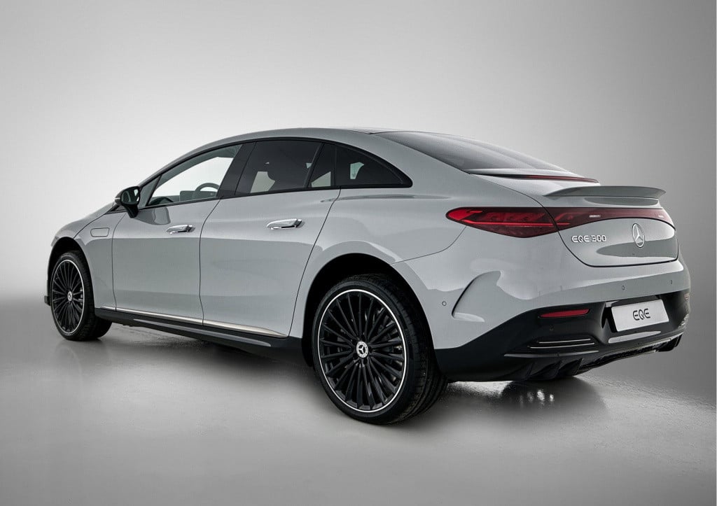 Mercedes-Benz Eqe 300 business solution amg 90 kwh | nightpakket | rijassis