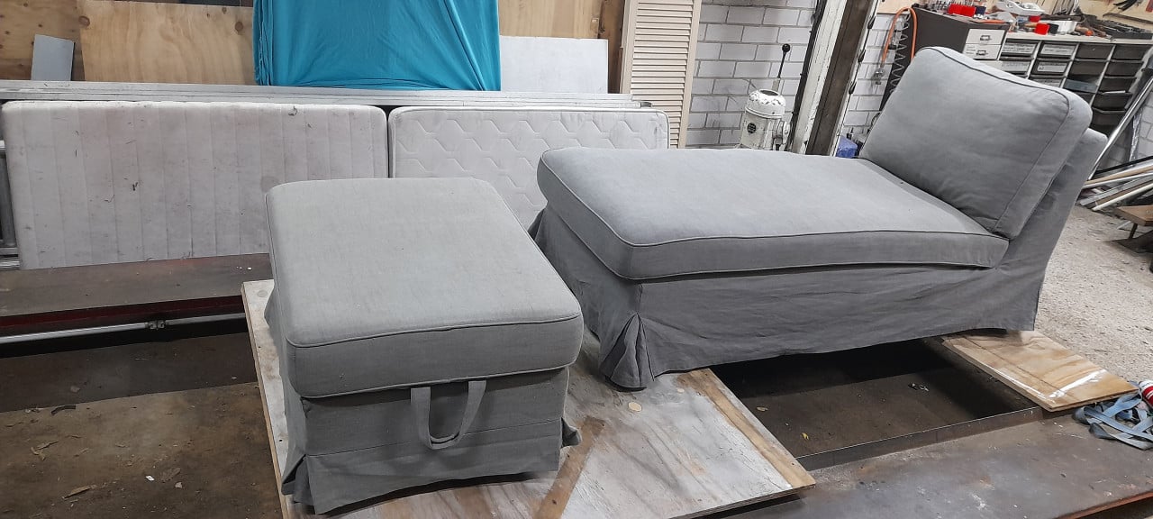 Loungebank met hooker