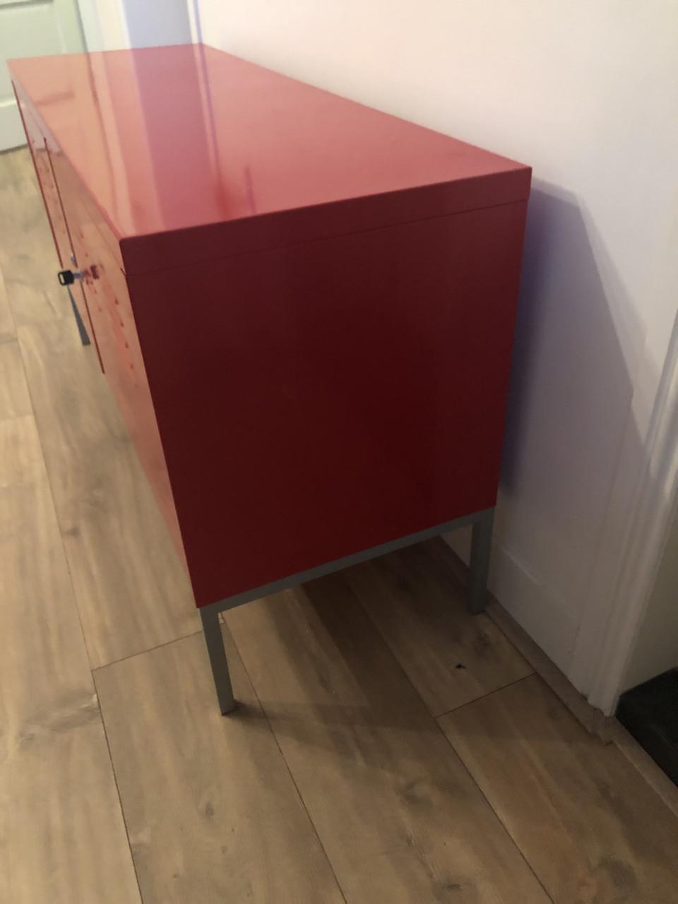 Ikea kastje 2 deurs rood