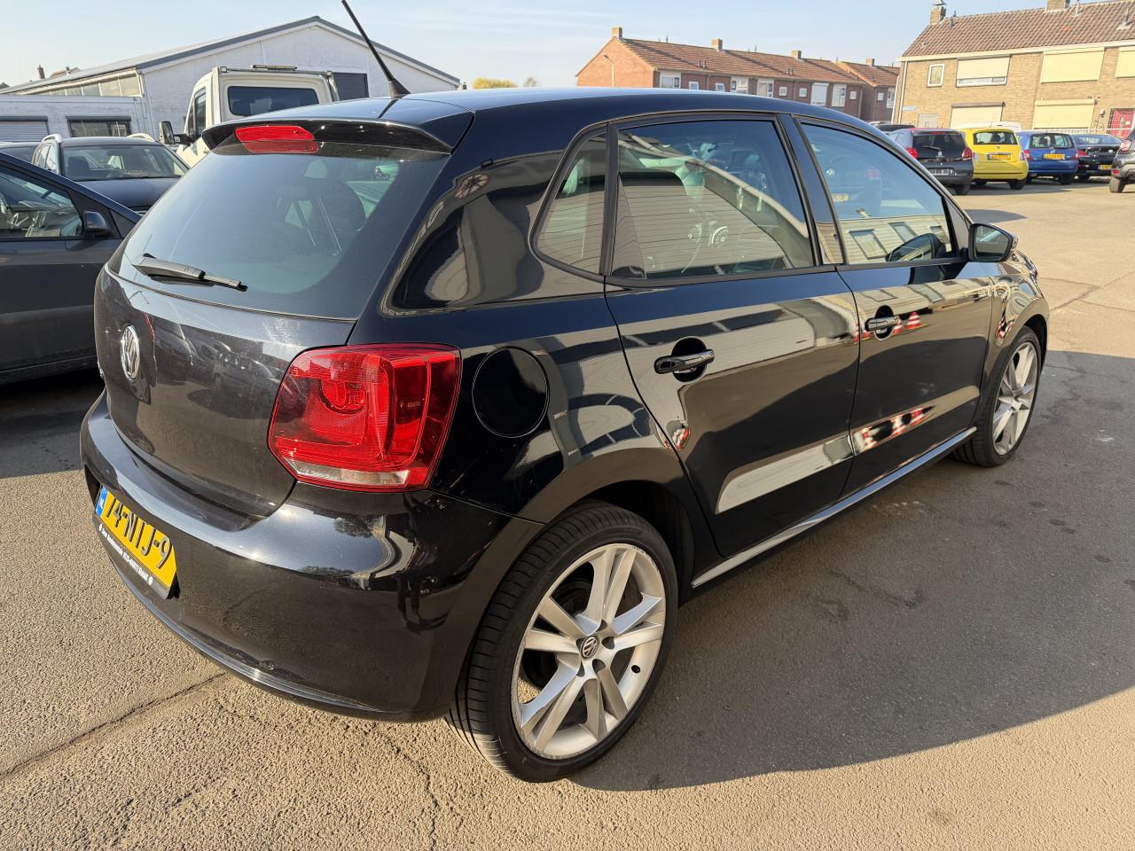 Volkswagen Polo 1.4-16v Highline 5 deurs AUTOMAAT DSG NAP ! ! !