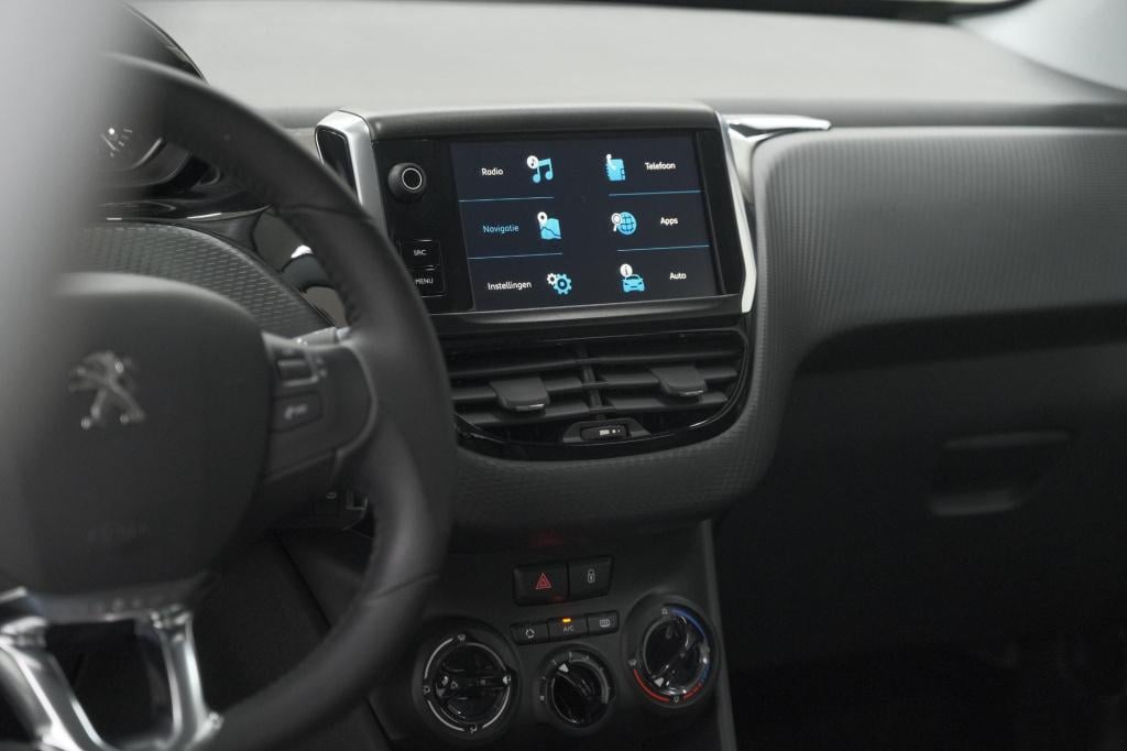 Peugeot 2008 puretech 110 blue lion | trekhaak | apple carplay | navigatie 