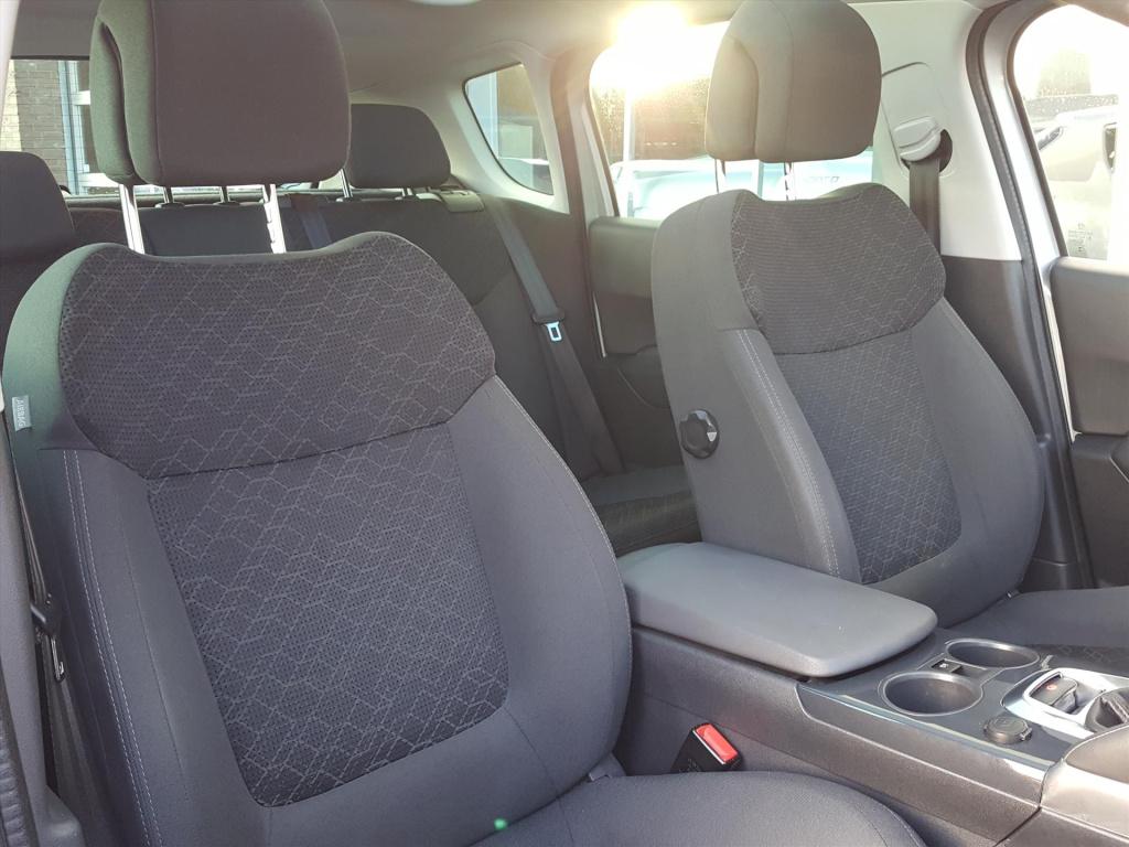 Peugeot 3008 style 1.2pt-130pk trekhaak | navigatie | cruise & climate cont