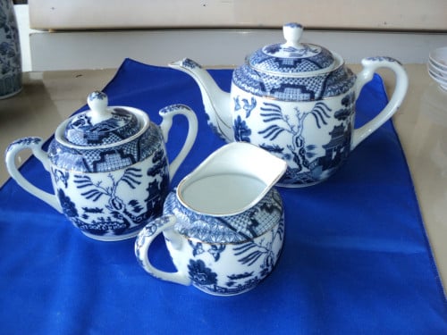 Chinees theepotje met melkkan en suikerpot