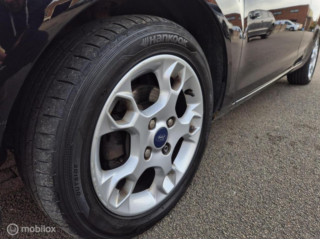 Ford Fiesta 1.25 titanium / dealeronderhouden / voorruitverwarming / stoelv