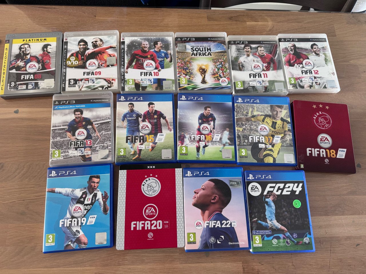 Te koop: playstation 4 met grote collectie fifa spellen ZGAN