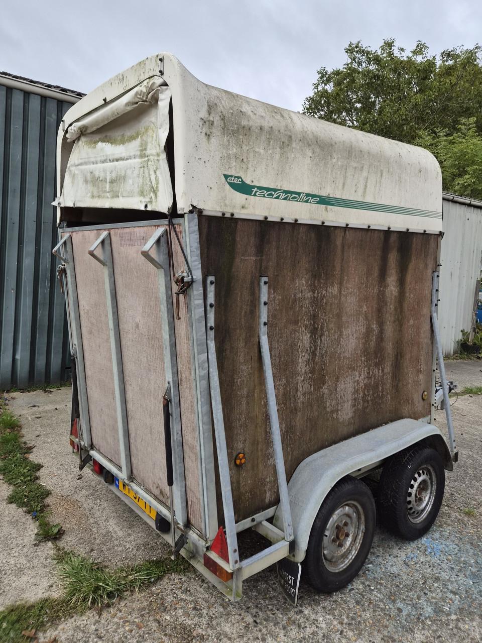 Paardentrailer Atec C2 Technoline bjr. 1998 met werkzaamheden