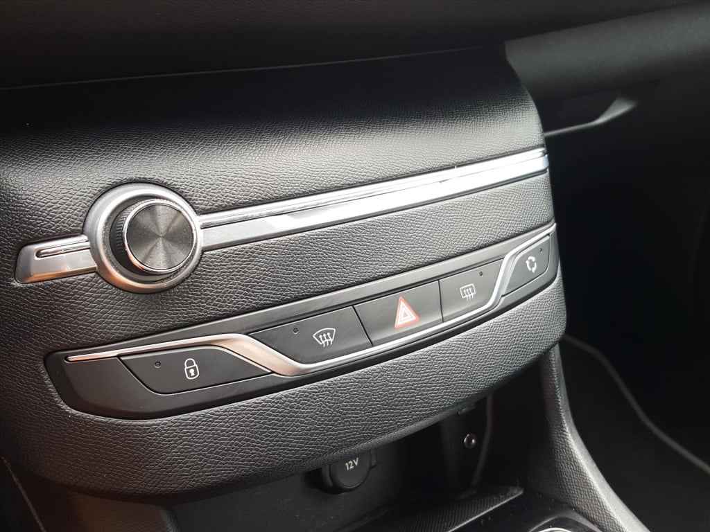 Peugeot 308 1.2 e-thp 110pk blue lease premium | navigatie | bt | cruise & 