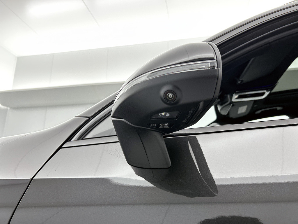 Mercedes-Benz Glc 300e 4matic sport edition | trekhaak | nightpakket | park