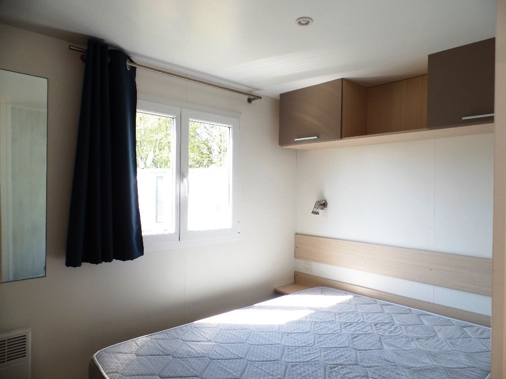 Keurig chalet met middenkamer op kavel camping nabij Grevelingenmeer