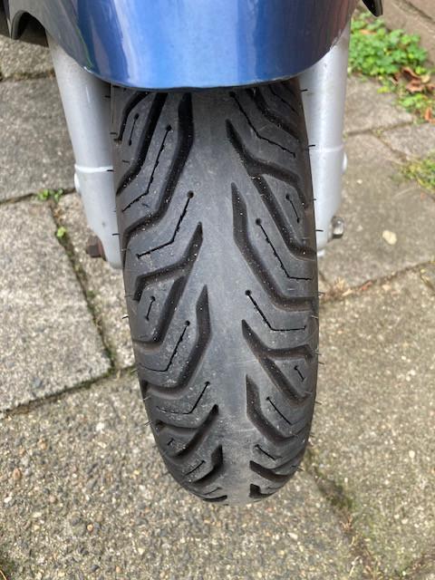 ZEER MOOIE PIAGGIO ZIP 4 TAKT SNOR SCOOTER ! BOUWJAAR 2013