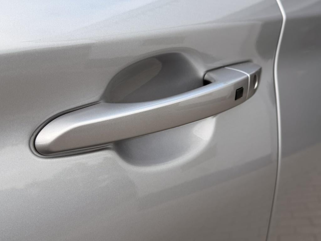 Hyundai Kona ev premium 64 kwh 3 fase | luxe uitvoering | navigatie | hud |