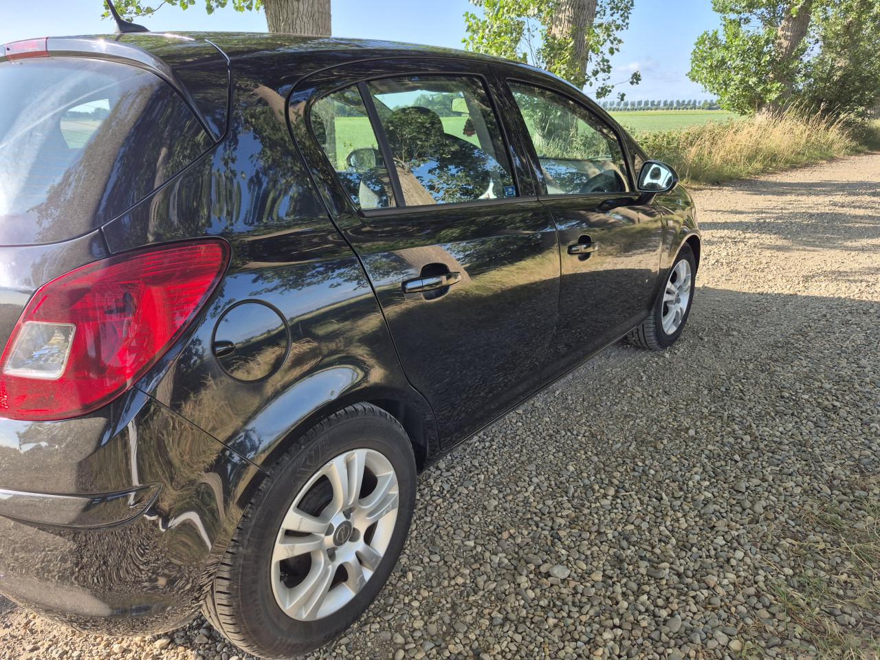 Opel Corsa 1.3 Cdti Ecoflex 70KW 5D 2011 Zwart