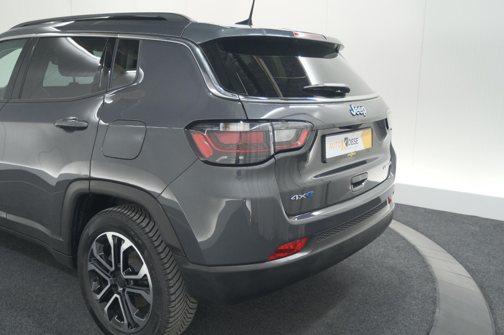 Jeep Compass 4xe 190 plug-in hybrid electric night eagle | camera | apple c