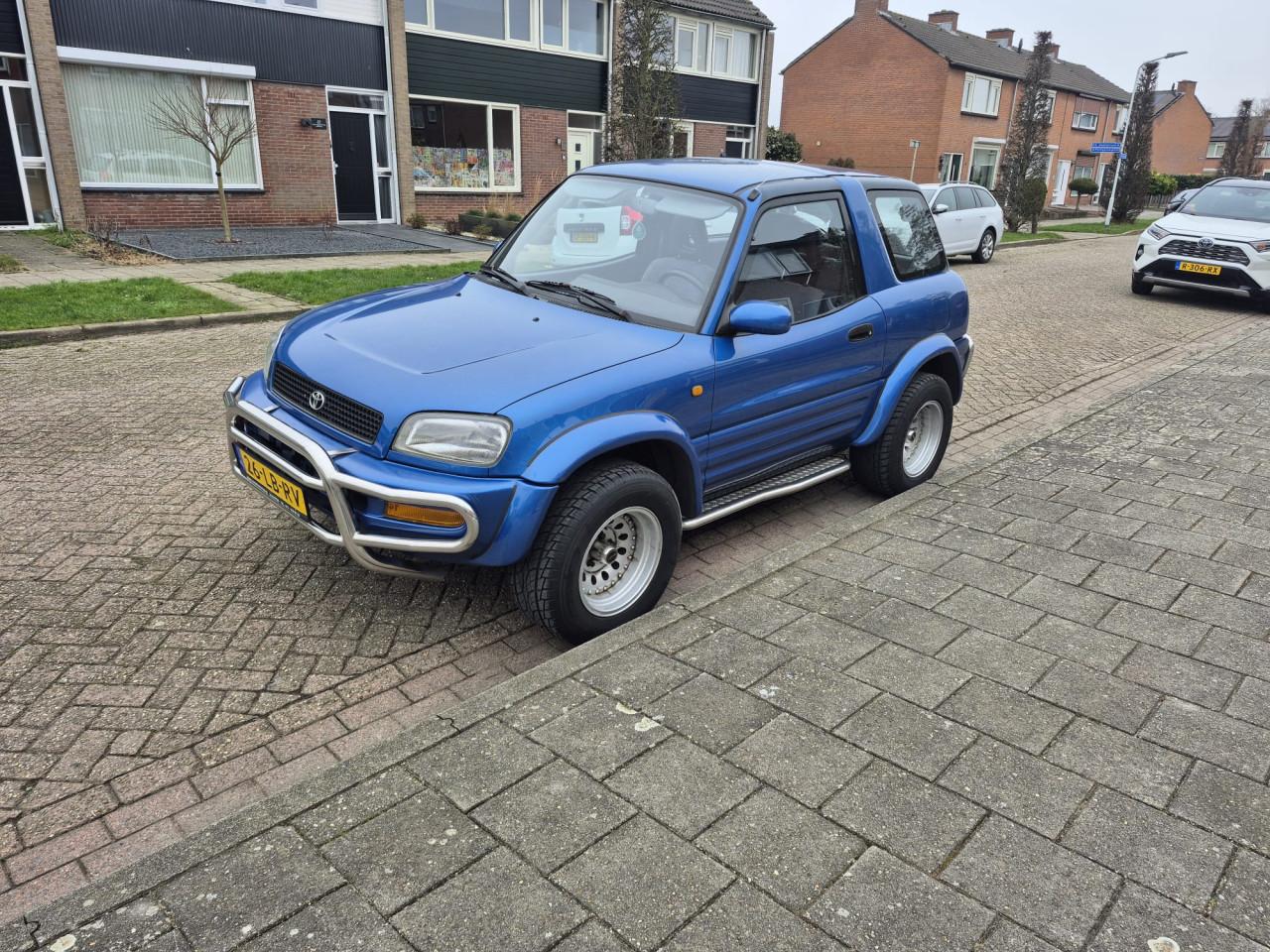 Auto RAV 4