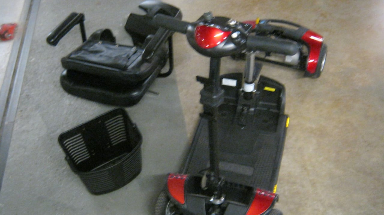 TE KOOP SCOOT MOBIEL GO GO TREVELLER ELITE IN 2 MIN UIT ELKAAR