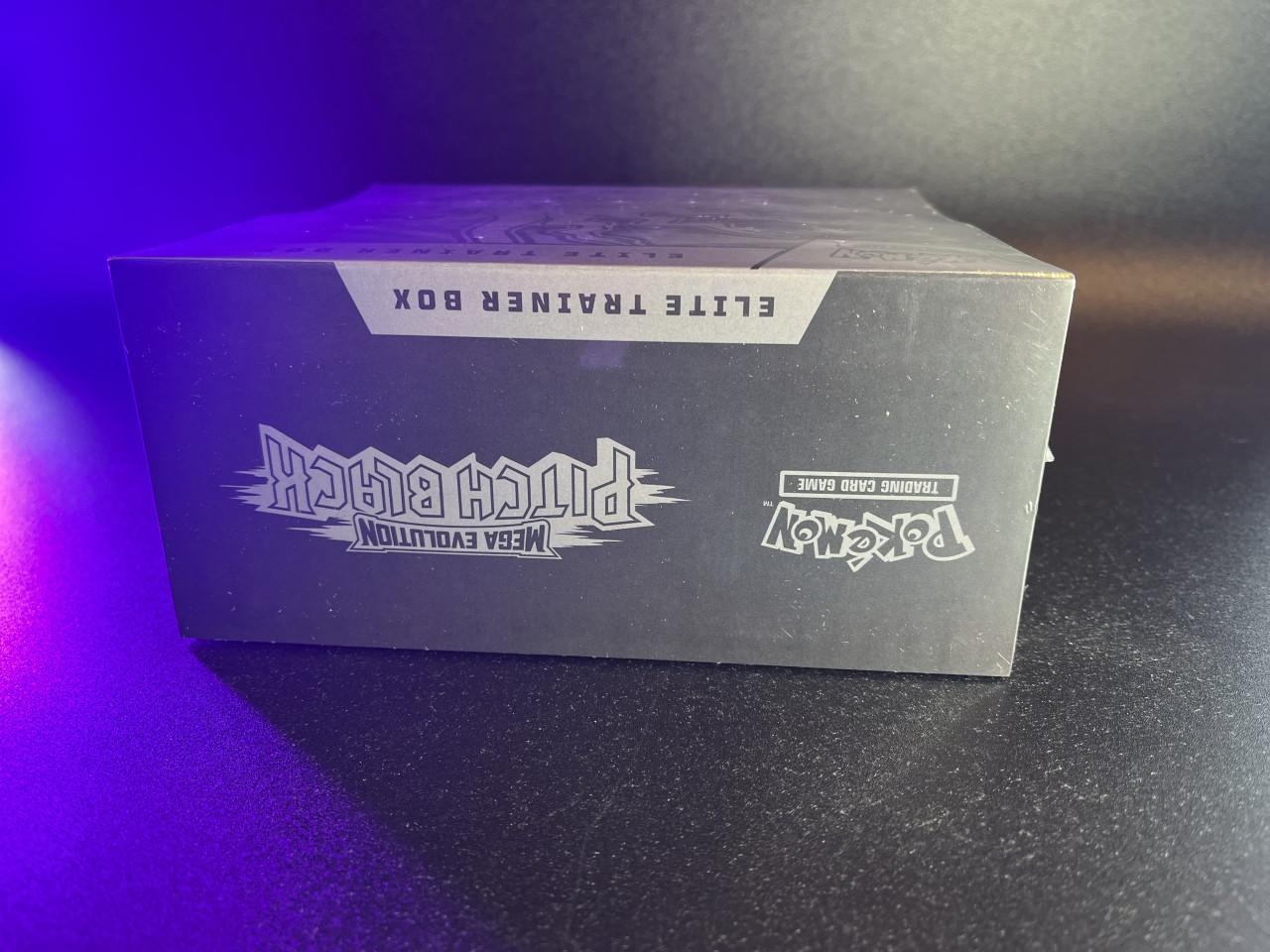 Pokémon: Mega Evolution – Pitch Black – Elite Trainer Box