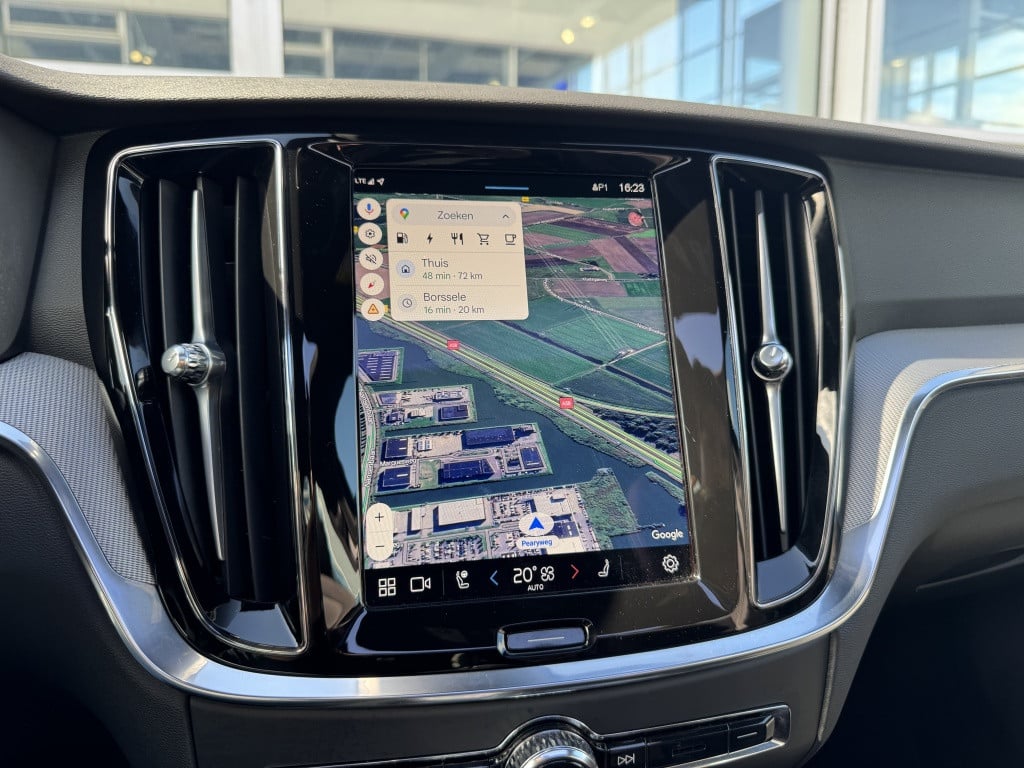 Volvo V60 t6 398pk recharge plus dark| panodak| adap.cruise| trekhaak| 36