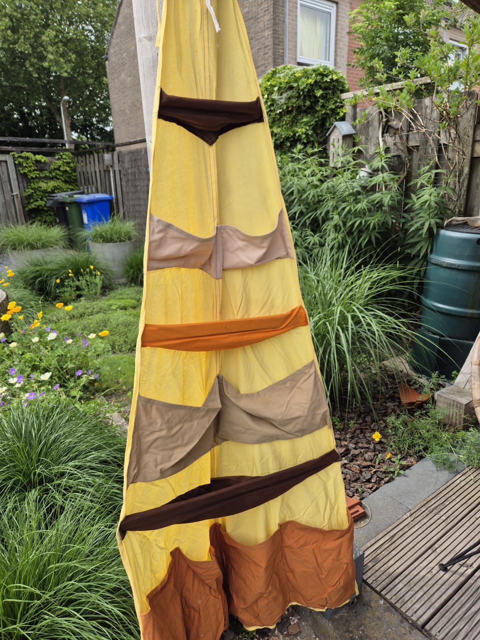 Hoekkast tent