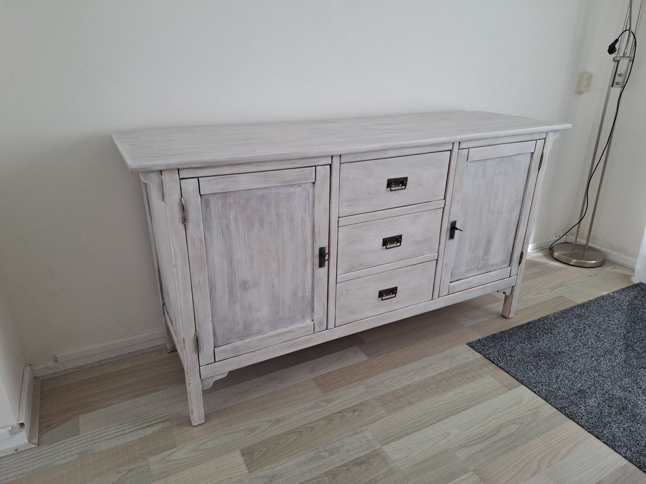 Whitewash dressoir
