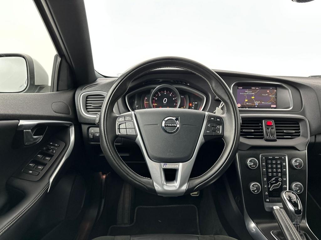 Volvo V40 t3 153pk aut6 polar+ sport| panodak| camera| h&k sound| trekhaak